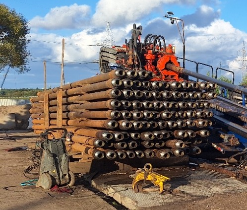 Буровые штанги на площадке DD1100